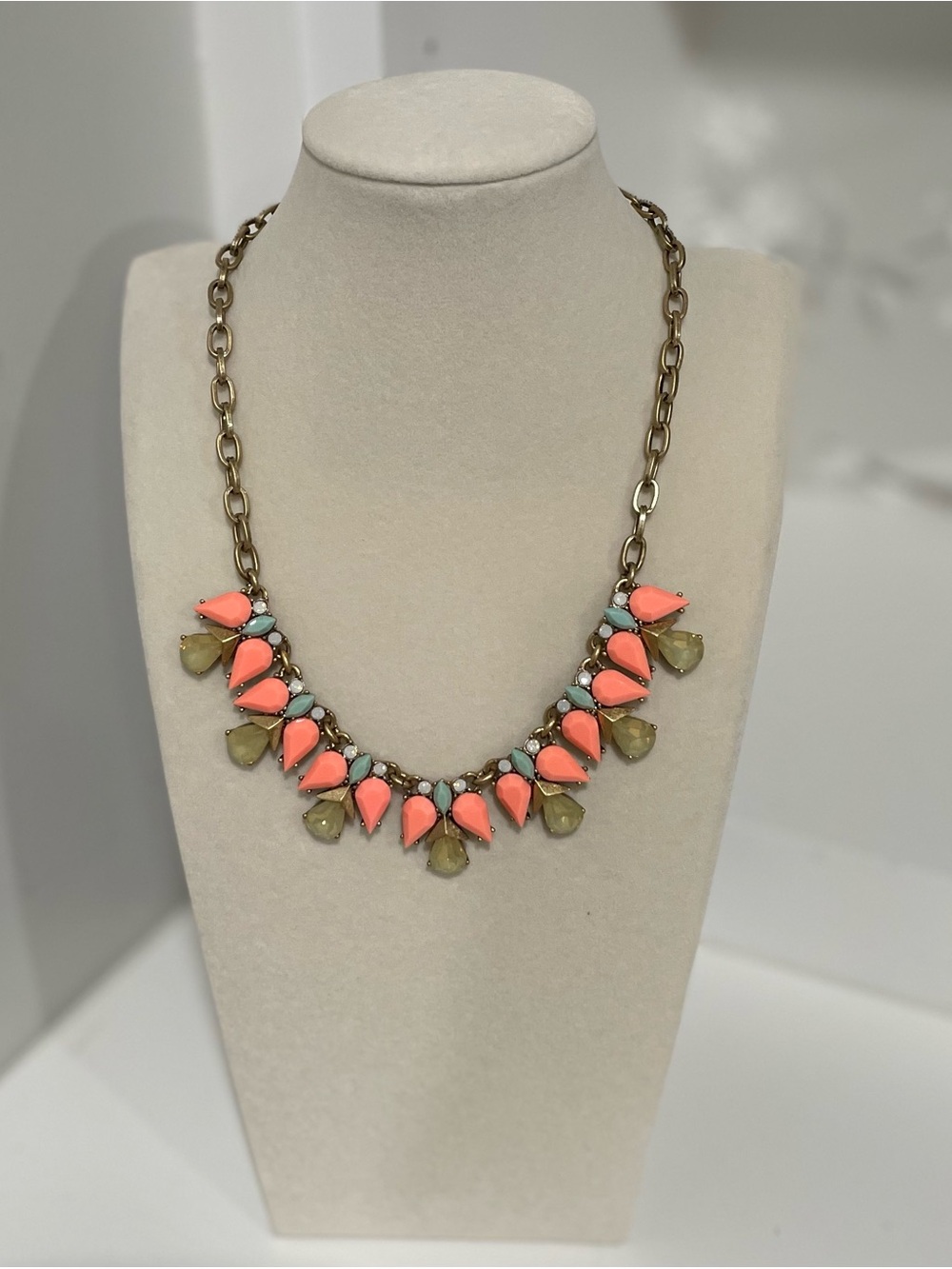 J Crew Coral Peach Pink Teardrop Statement Necklace Costume Bold Colorful Fun